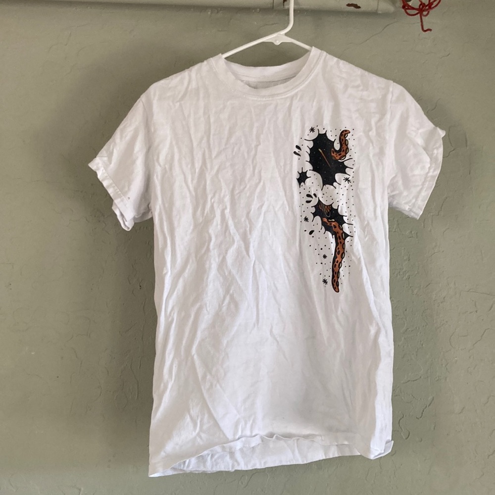 Barely worn unisex graphic tee shirt from Zumiez